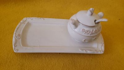Utensil set for sugar/honey and a small tray