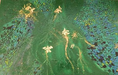 אורנה אוריין, נ. 1956, צבעי זכוכית, אקריליק ועלי זהב על בד, 50 על 80 ס"מ, חתום