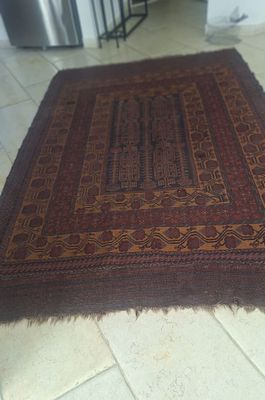Handmade Uzbek rug, 260 by 140 cm; includes a valuation certificate from a rug appraiser. The 