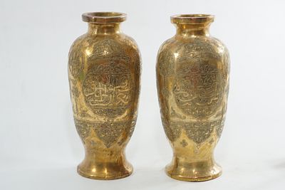 זוג ווזות עשויות נחושת בעבודת דמשק. סוריה. מאה ה-19, זוג אגרטלים עבודת דמשק, מעוטרת בעבודה אומן 