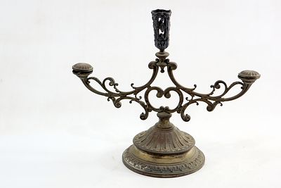 פמוט מיוחד להדלקת נרות שמן