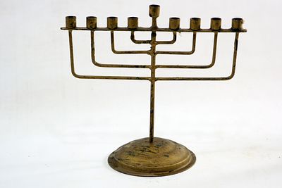 חנוכית פליז ארץ ישראל מעוטרת