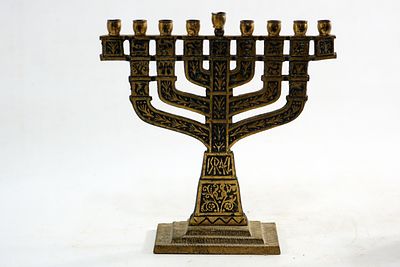 חנוכיית וינטג' ישראלית – פליז בצורת מנורת שבעת הקנים – ישראלאינה קלאסית!