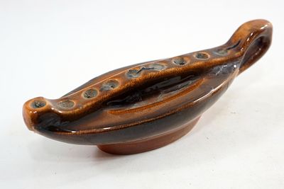 חנוכית קרמיקה בצורת נר אלאדין תוצרת כפר מנחם