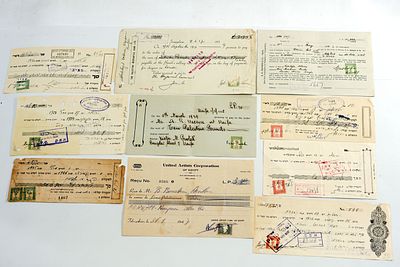 עשר המחאות שקים ושטרות פלסטינה.