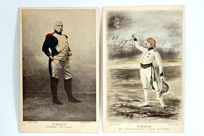 שתי גלויות של השחקן הצרפתי לוסיטון גיטרי בתפקיד פולומבו במחזה על נפוליאון, וגלויה של השחקנית 