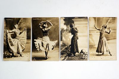 ארבע גלויות של הרקדנית האמריקאית רות' דניס, 1879–1968.