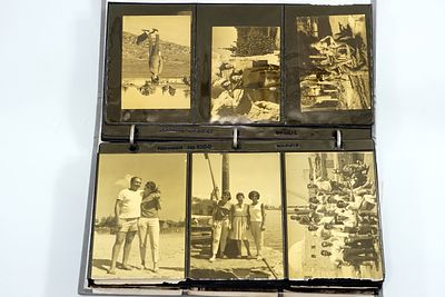 אלבום צילומי ילדות של אופרה ליבוביץ', שנות 50–80.