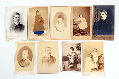 תשעה צילומי קבינט של יהודים מאירופה, 1900–1920.