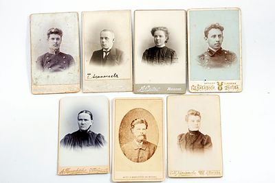 שבעה צילומי קבינט של יהודים מאירופה, 1900–1920.