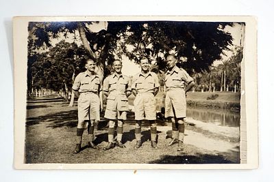 צילום מיוחד של החייל אהרון ויצמן, נהרג 15.4.1948, עם כתב יד בגב.