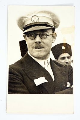 צילום הלורד מלצ'ט בביקור חיילים נוטרים בארץ ישראל, שנות 30–40.