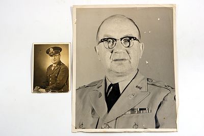 שני צילומים של קצין יהודי בצבא האמריקאי, ככל הנראה רב צבאי, עם סמלי לוחות הברית ומגן דוד. מידות 