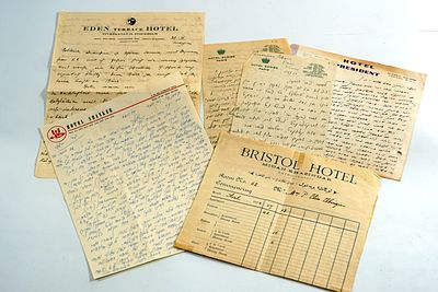 לוט מכתבים מבתי מלון שונים בעולם, כולל לוגואים מקוריים.