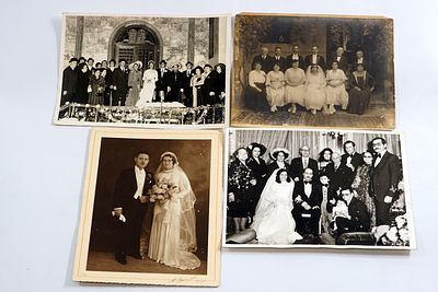 4 צילומים גדולים, 23 על 16, של משפחות יהודיות בנושא חתונות משנים שונות.