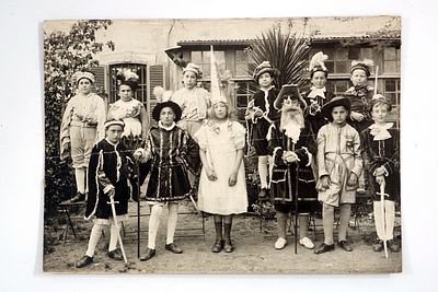 צילום ילדים מחופשים בפורים בתל אביב, 1976.