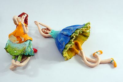 זוג רקדניות עבודת קרמיקה אמנית ישראלית חתום