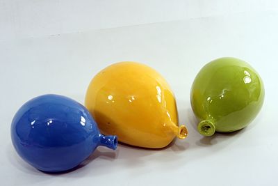 שלשה בלונים צבעוני. קרמיקה אומנותי חתום