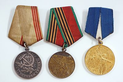 3 מדליות אותות מלחמה רוסית.