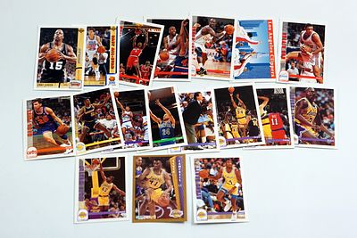 לוט מרשים של קלפי כדורסל אמריקאי מהעשור הכי מטורף בליגה! האוסף כולל קלפים שנות 90 של החברות 