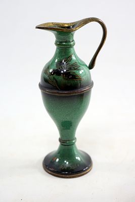 כד לשמן מנחושת למילוי שמן בחנוכיה צבע אמאיל ירוק מצב מעולה