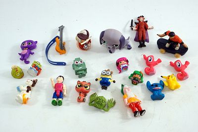 לוט דמויות מיניאטורות מסרטים וסדרות.