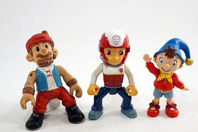 לוט דמויות מיניאטורות מסרטים וסדרות.