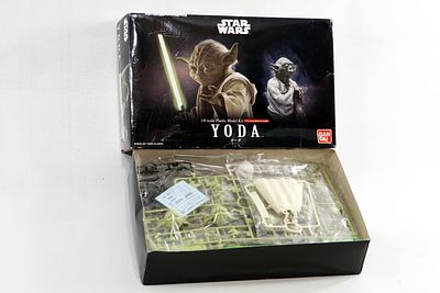 דגם יודה Star Wars להרכבה עצמית . מאסטר ג'דיי? למכירה דגם פלסטיק של יודה להרכבה. פרויקט מהנה 