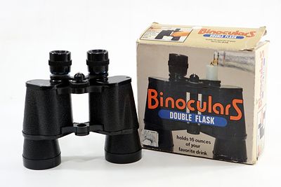 משקפת או בקבוק .