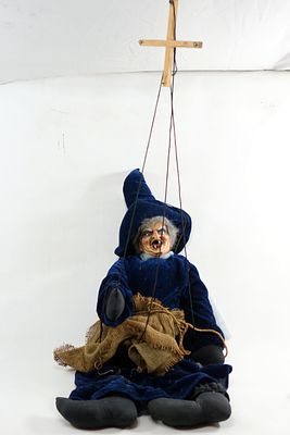 בובה מכשפה גדולה לתיאטרון על חוטים גובה 90 ס"מ