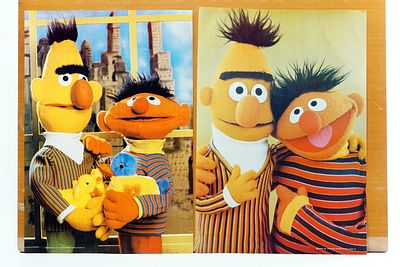 זוג פוסטרים אריק ובנץ (באנגלית: Bert and Ernie) הם צמד בובות מתוכנית הטלוויזיה לילדים "רחוב סומסום".