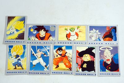 אוסף קלפי פוקימון שונים POKEMON