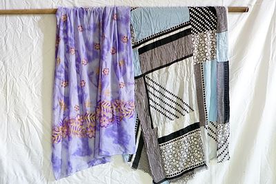 אוסף צעיפים. צעיפים איכותיים מאוד, אולי של בתי אופנה מוכרים או עם הדפסים אמנותיים.עשוי מ-100% 