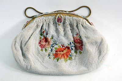 תיק אישה. הארנק הזה הוא פריט קוטור (Haute Couture) אמיתי מתור הזהב של האופנה הצרפתית. בשנות ה-30 