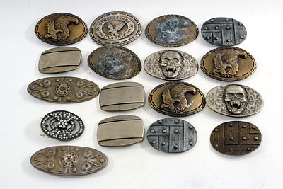 אוסף אבזמים. אוסף גדול של אבזמי מתכת חלקם נחושת חברות שונות