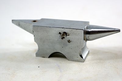 סדן לצורף מצב חדש. הזדמנות מעולה לצורפים, מעצבי תכשיטים וסטודנטים לצורפות. 
כלי עבודה איכותיים 