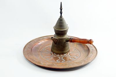 מגש נחושת מעוטר רימונים קוטר 35סמ.עם קנקן קפה סורי