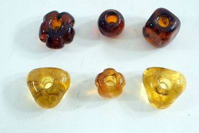חרוזי זכוכית .חרוזים עבדת יד ישנים מעוצבים.