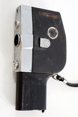 מסרטה 8 מ"מ FUJICA