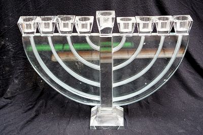 חנוכיה קריסטל פגם קל בבזיק