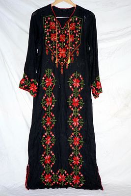 שמלה ישנה בסגנון פלשתינה עבודת ריקמה ידנית