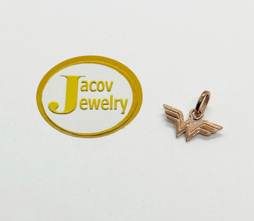 תליון דגם וונדר וומן בזהב אדום רוז גולד 14K חדש.... *מתנה נפלאה לסבתא, לאישה, לאמא, לאחות, לבת 