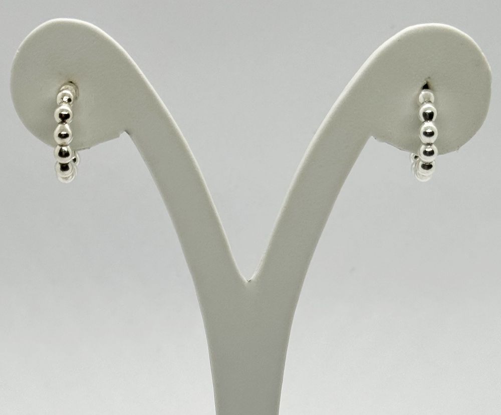 A pair of new 925 silver spherical hoop earrings.... Silver metal 
Purity: 925 
Rim diameter: 