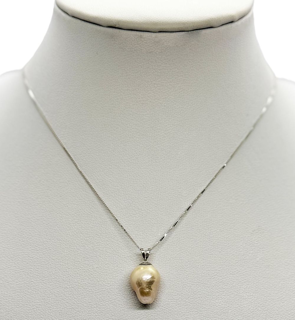 A pearl model necklace and pendant in the shade of a natural rainbow New in 14K white gold.... G 