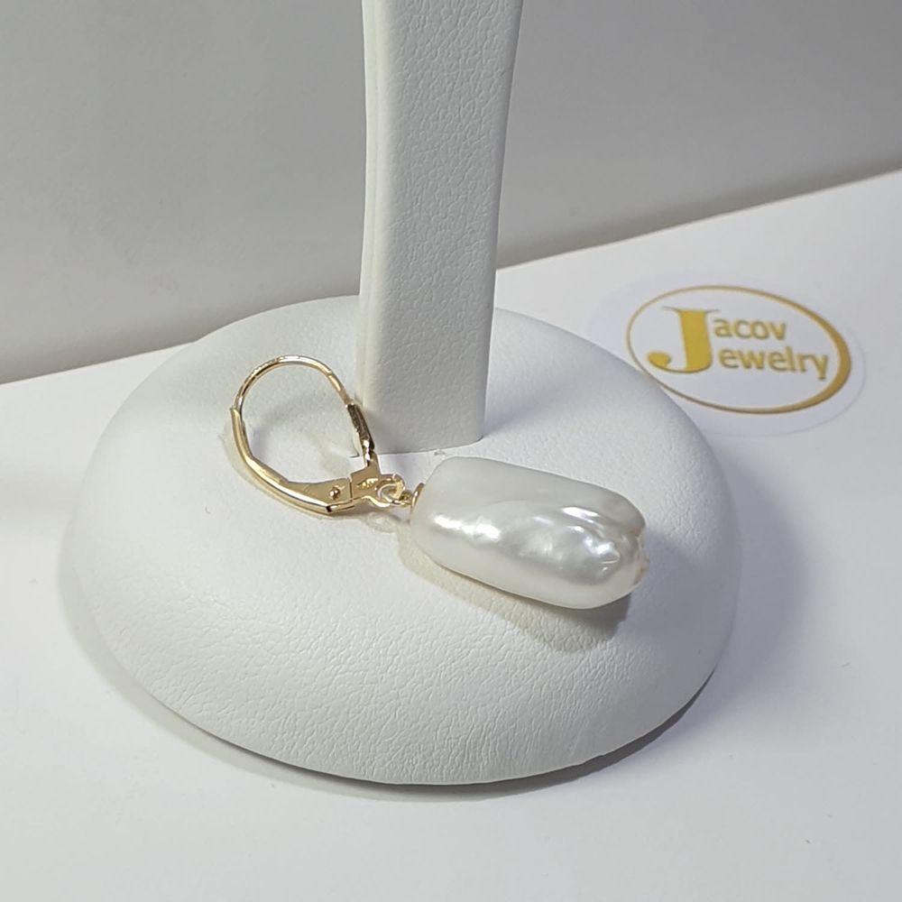14K yellow gold single earring with a natural pearl in the shape of a new rectangle.... A 