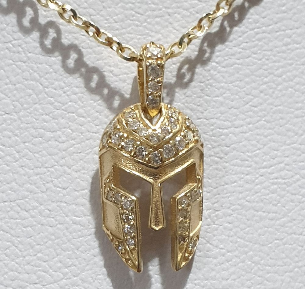שרשרת ותליון מסכה רומית ספרטה זהב צהוב 14K 
משובצת יהלומים טבעיים.... *תליון מסכה רומית ספרטה 