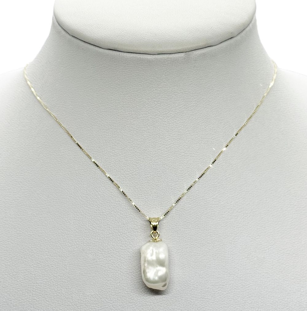 Geometric rectangle necklace and pendant with a natural white pearl New in 14K yellow gold.... G 