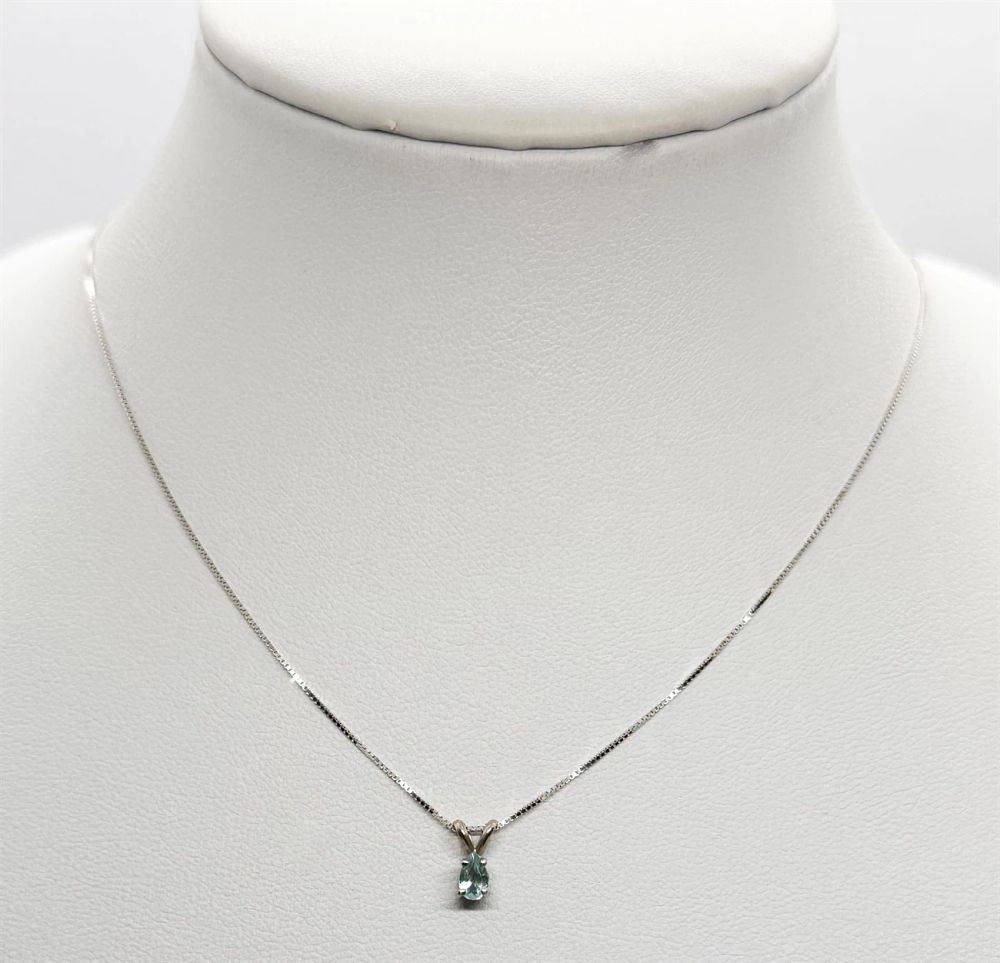 Necklace and pendant model drop stone Appetite Priva 
New in 14K white gold.... Gold metal 