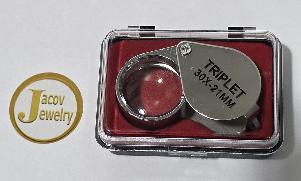 30x silver loupe, new in box.... 30X Silver Magnifier 
*30X - 21MM 
*For Jewelers and 
