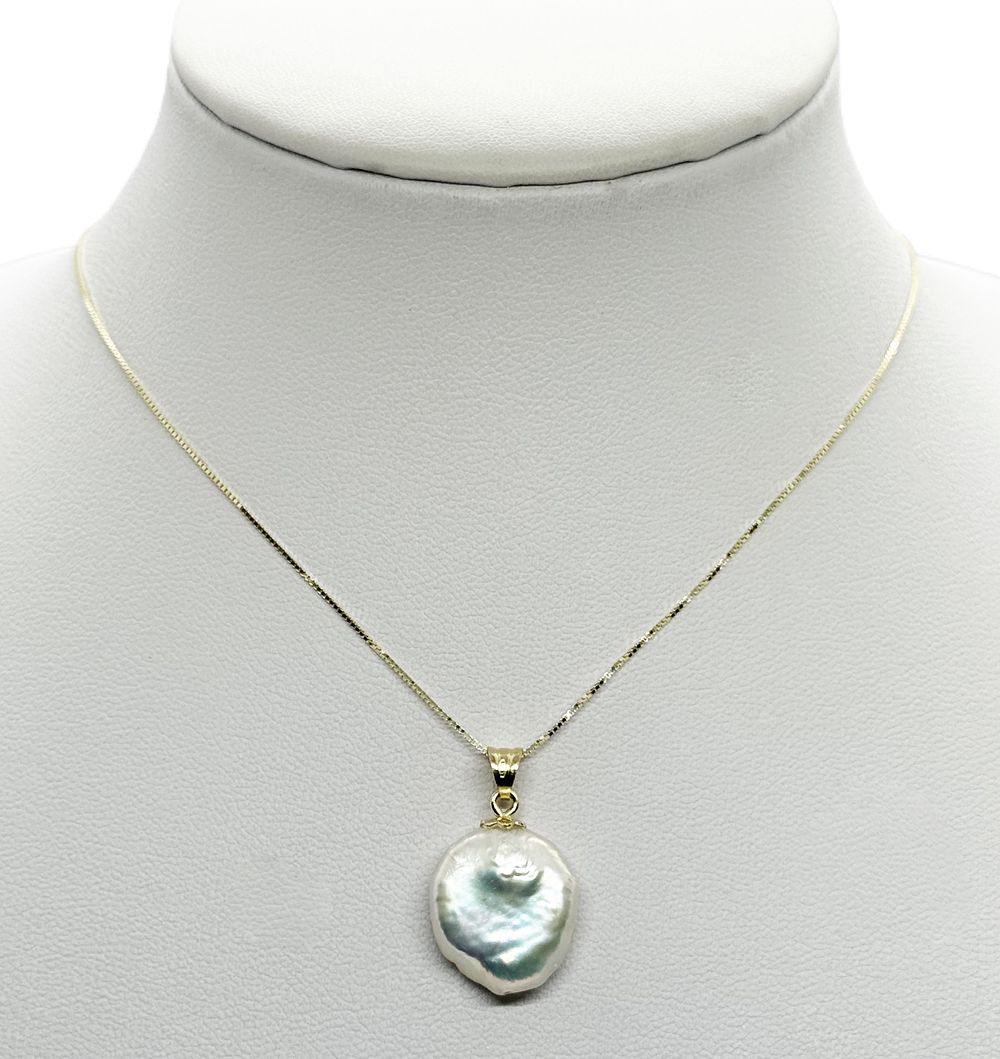 A flat pearl model necklace and pendant in a natural white shade New in 14K yellow gold.... Gold 